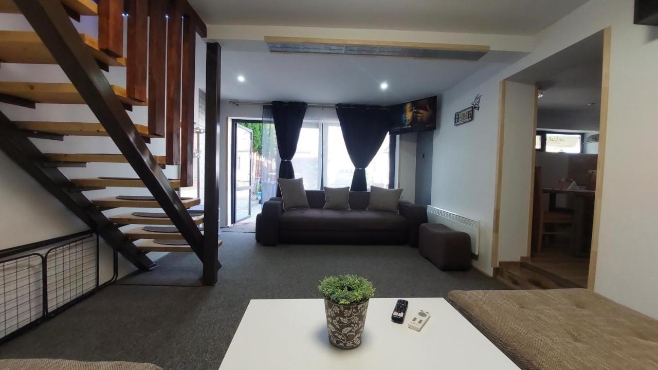 ميركورا تشيوك Morrison Apartments الغرفة الصورة